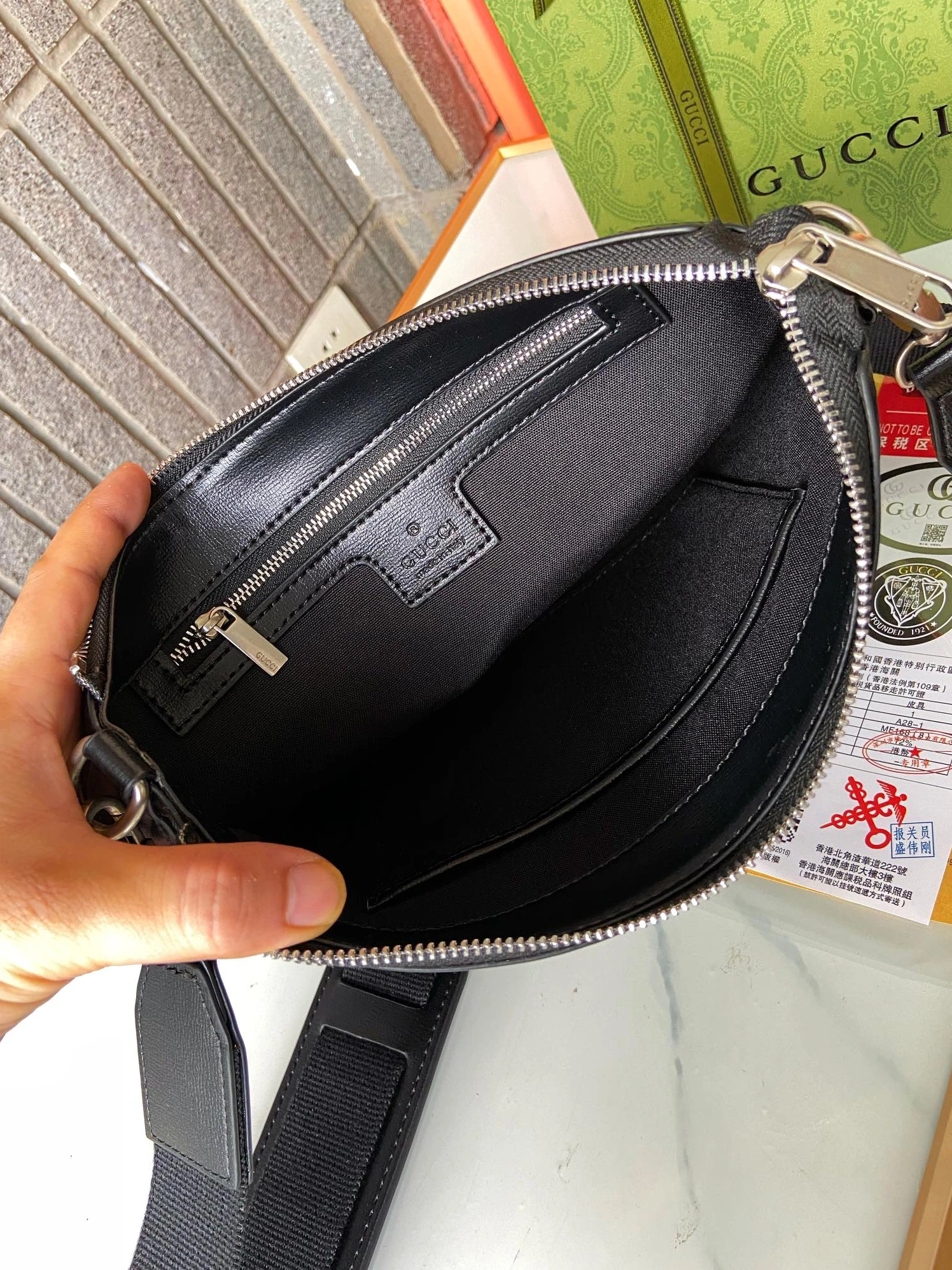 Gucci AAA Man Messenger Bags Breathable 5268