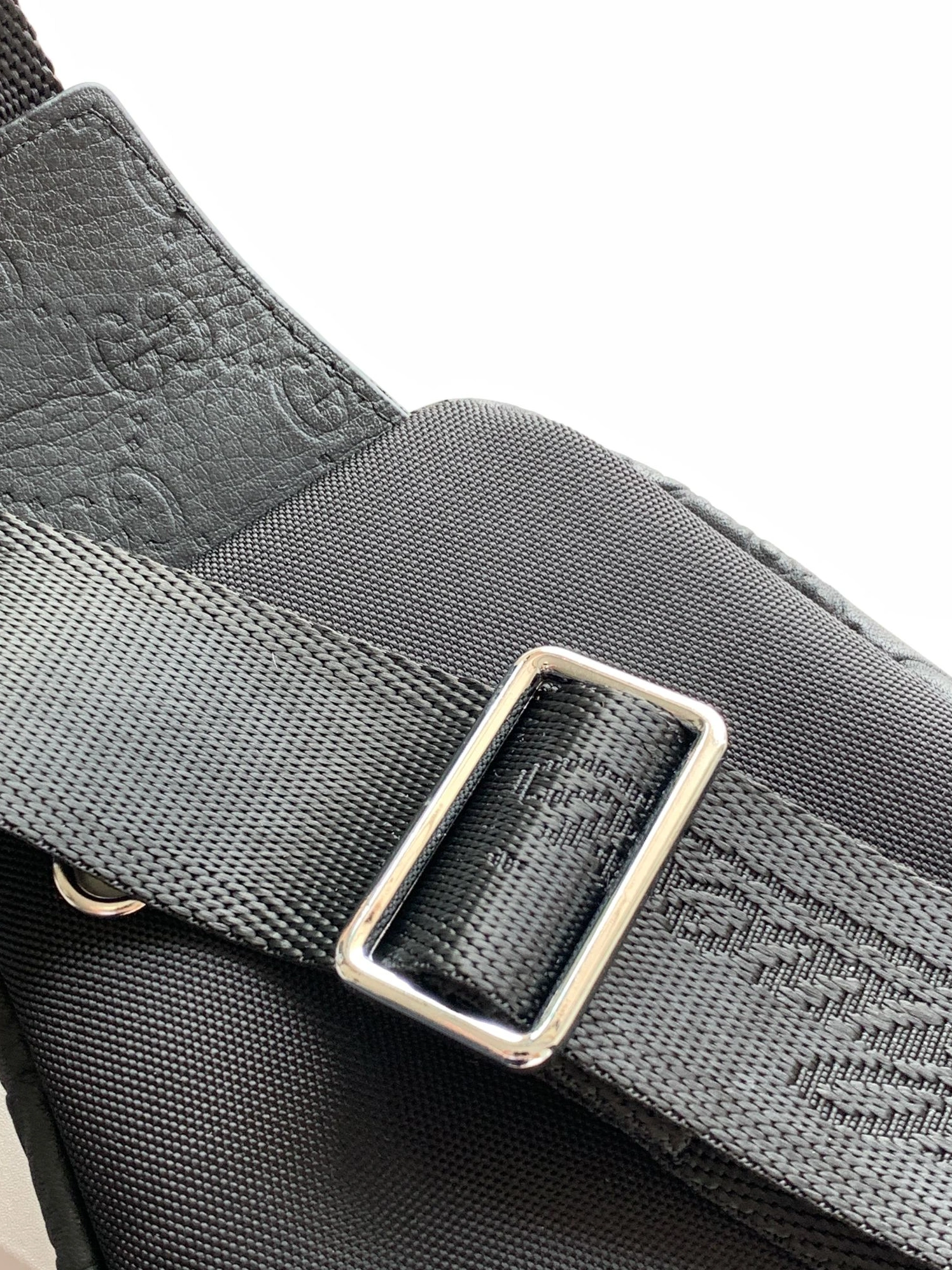 Gucci AAA Man Messenger Bags Breathable 6642