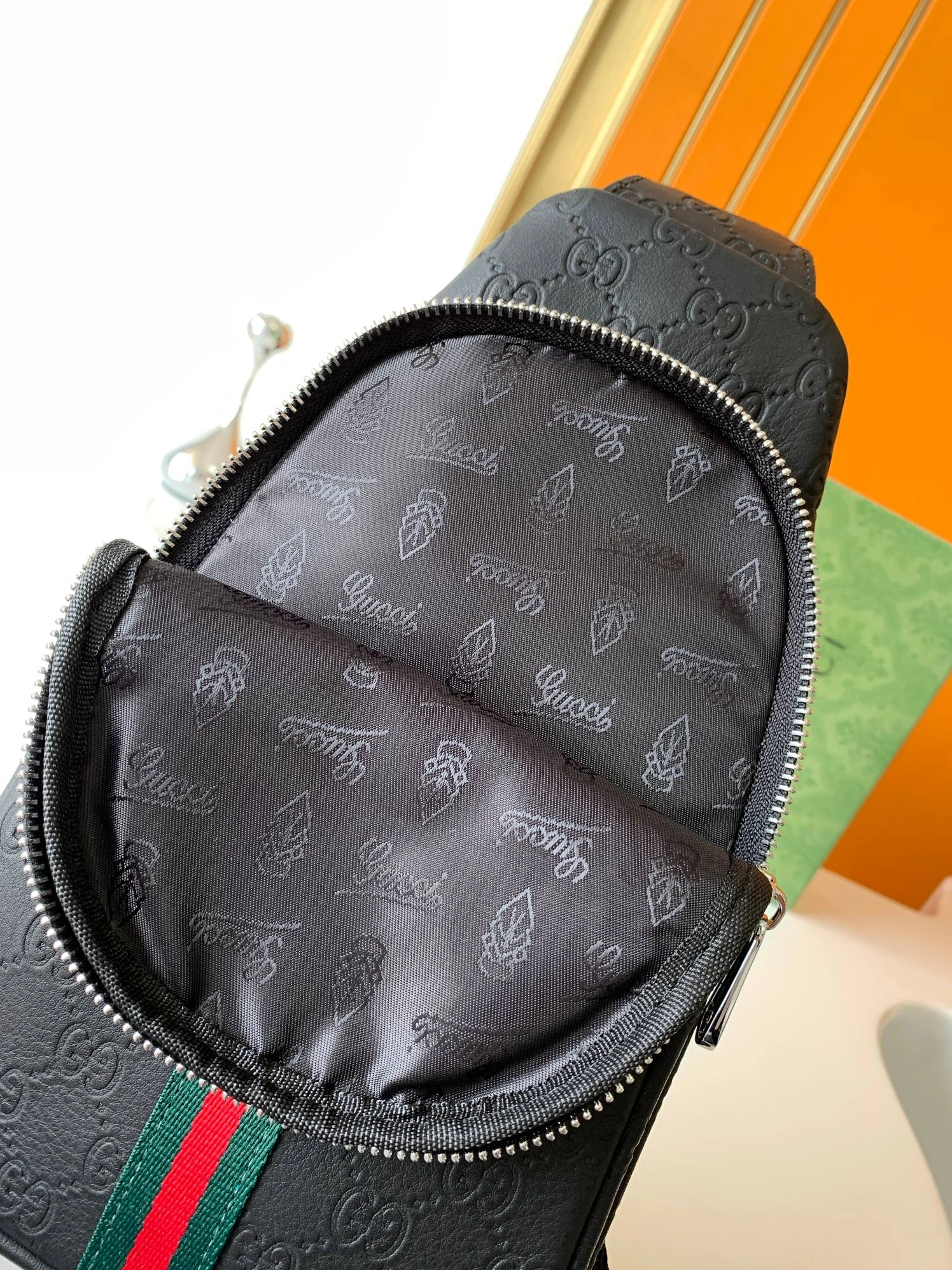 Gucci AAA Man Messenger Bags Breathable 6642