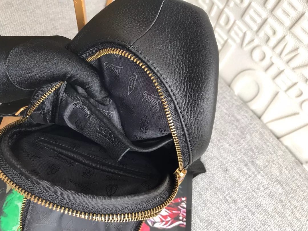 Gucci AAA Man Messenger Bags Classic 9174