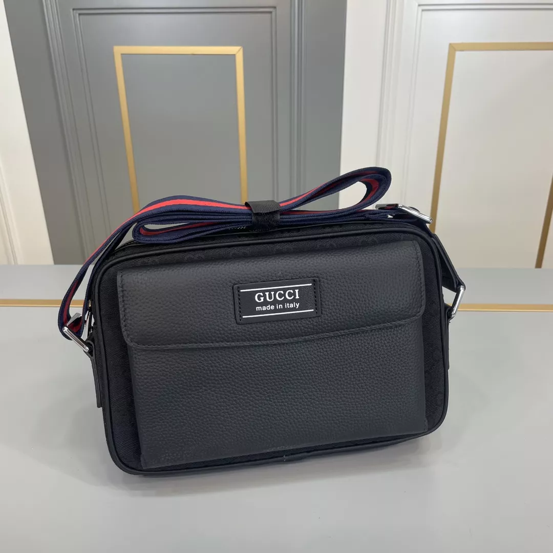 Gucci AAA Man Messenger Bags Comfortable 8000