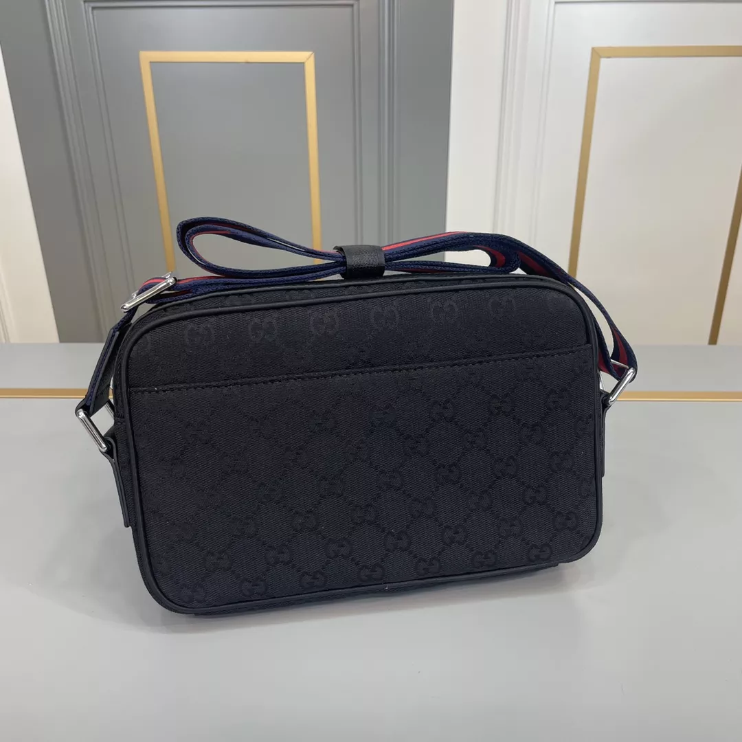 Gucci AAA Man Messenger Bags Comfortable 8000