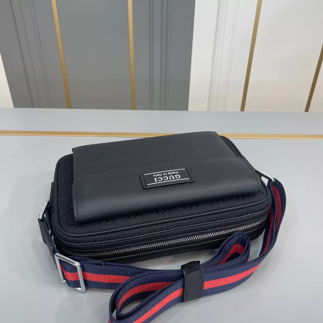 Gucci AAA Man Messenger Bags Comfortable 8000