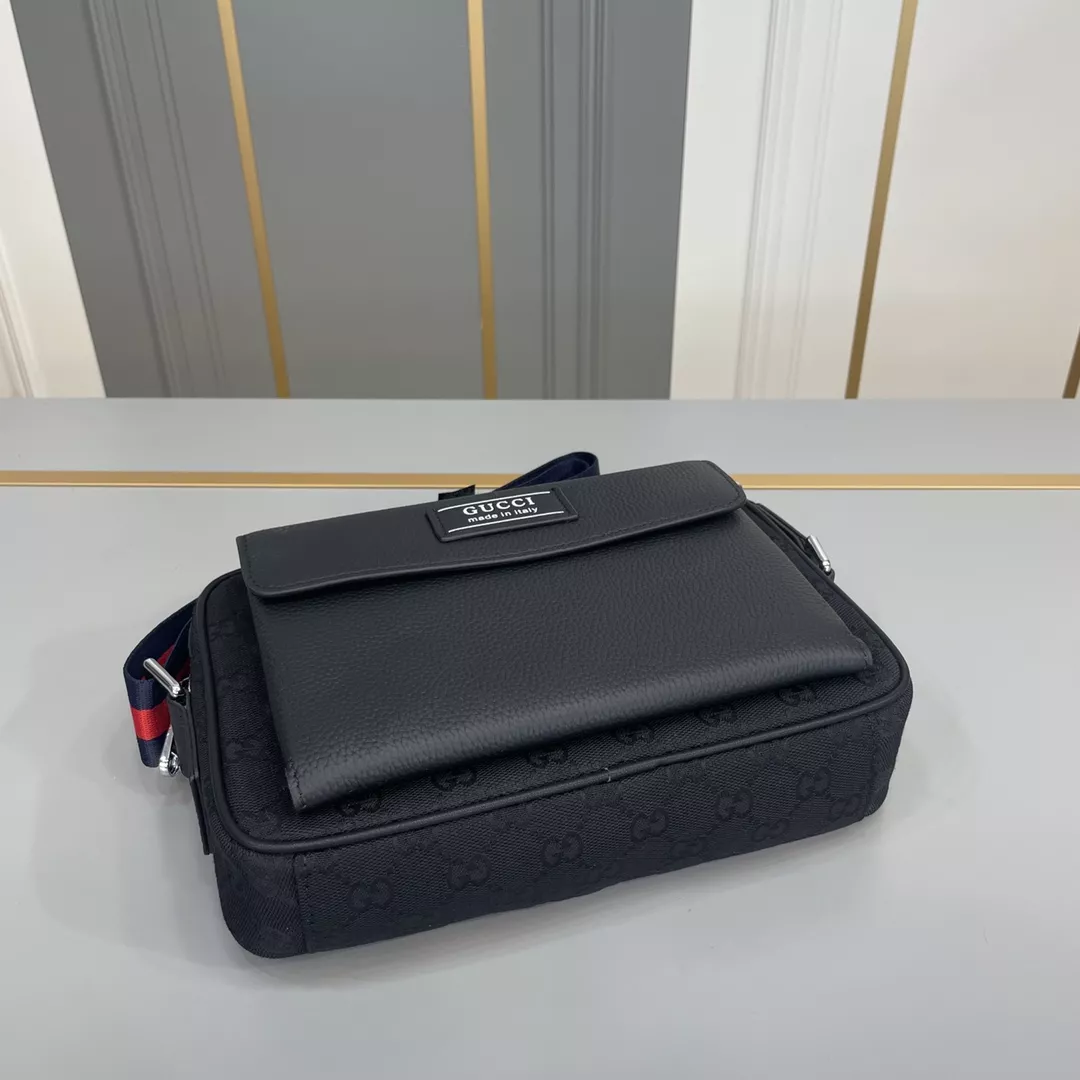 Gucci AAA Man Messenger Bags Comfortable 8000