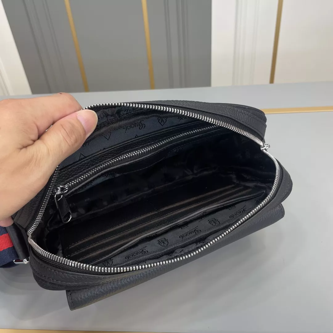 Gucci AAA Man Messenger Bags Comfortable 8000