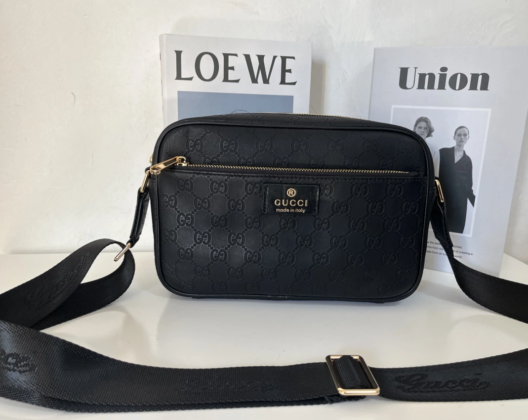 Gucci AAA Man Messenger Bags Compact 5907