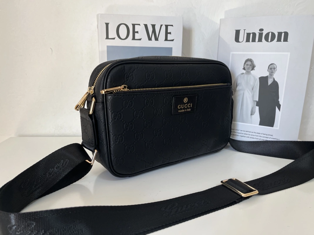 Gucci AAA Man Messenger Bags Compact 5907