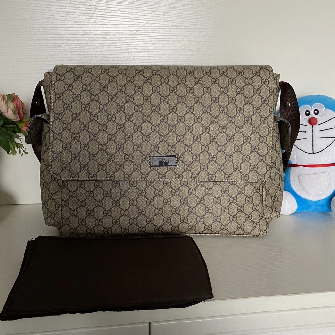 Gucci AAA Man Messenger Bags Compact 8448
