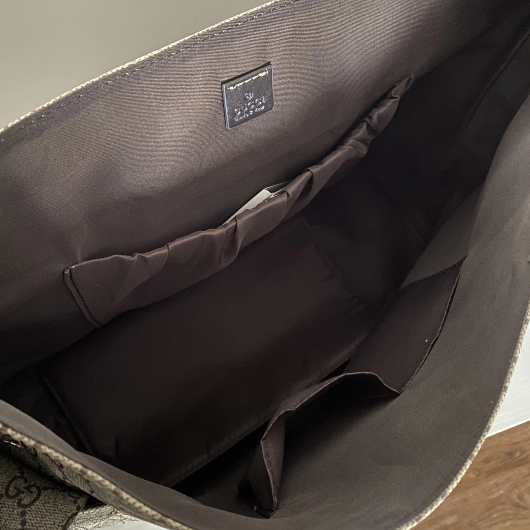 Gucci AAA Man Messenger Bags Compact 8448