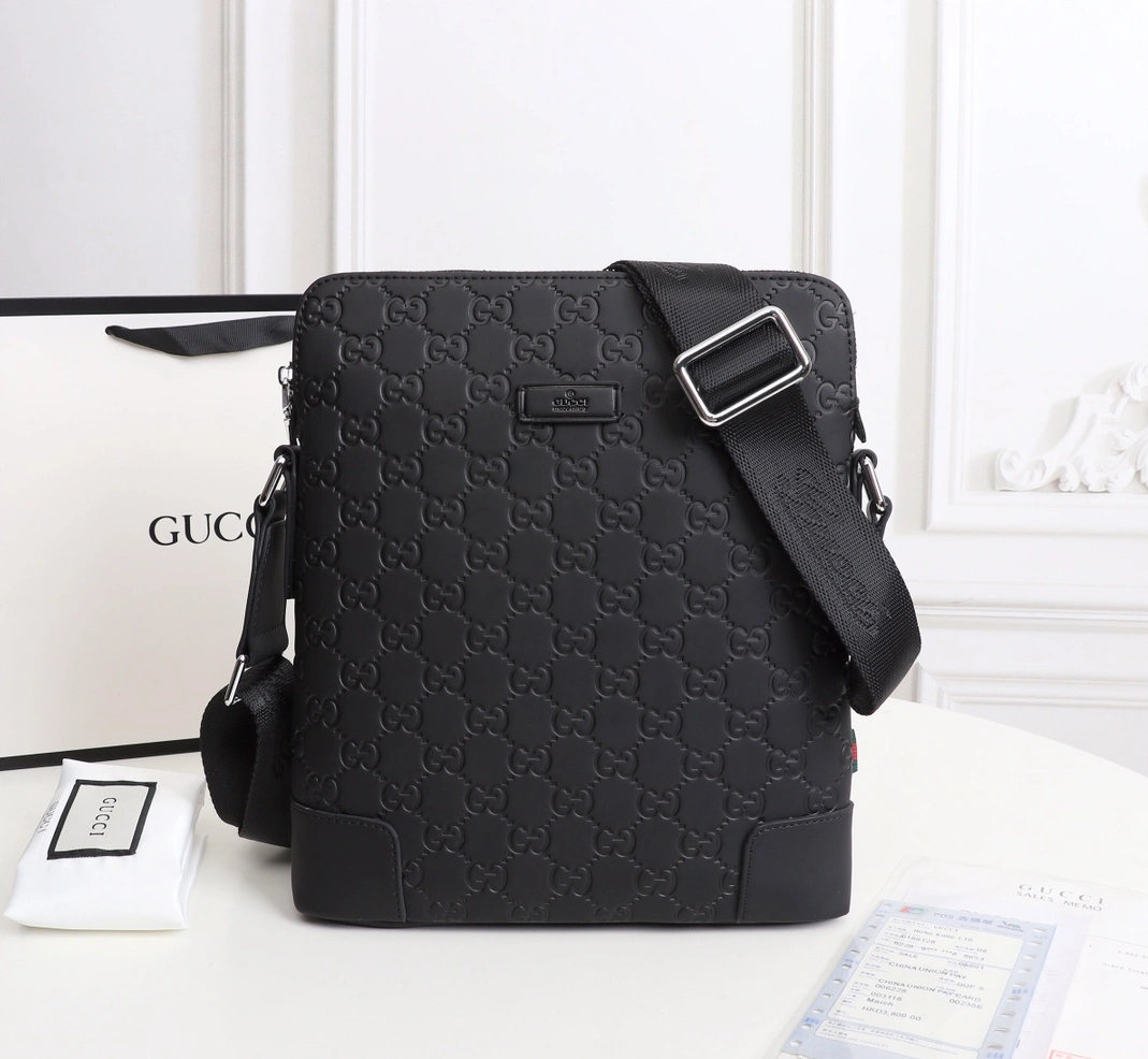Gucci AAA Man Messenger Bags Compact 8740