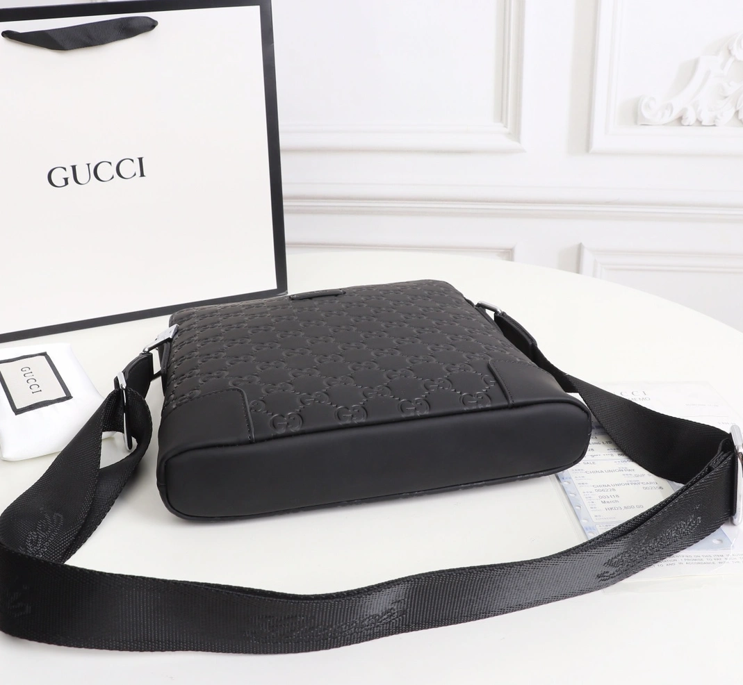 Gucci AAA Man Messenger Bags Compact 8740