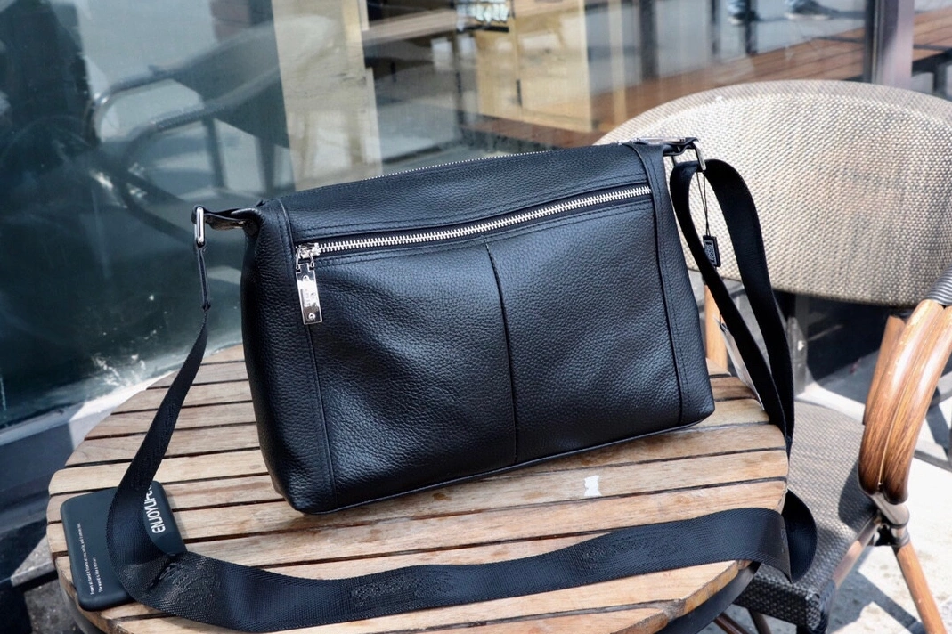 Gucci AAA Man Messenger Bags Cozy 6105