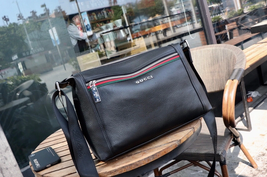 Gucci AAA Man Messenger Bags Cozy 6105