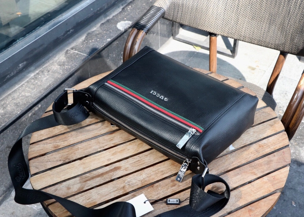 Gucci AAA Man Messenger Bags Cozy 6105
