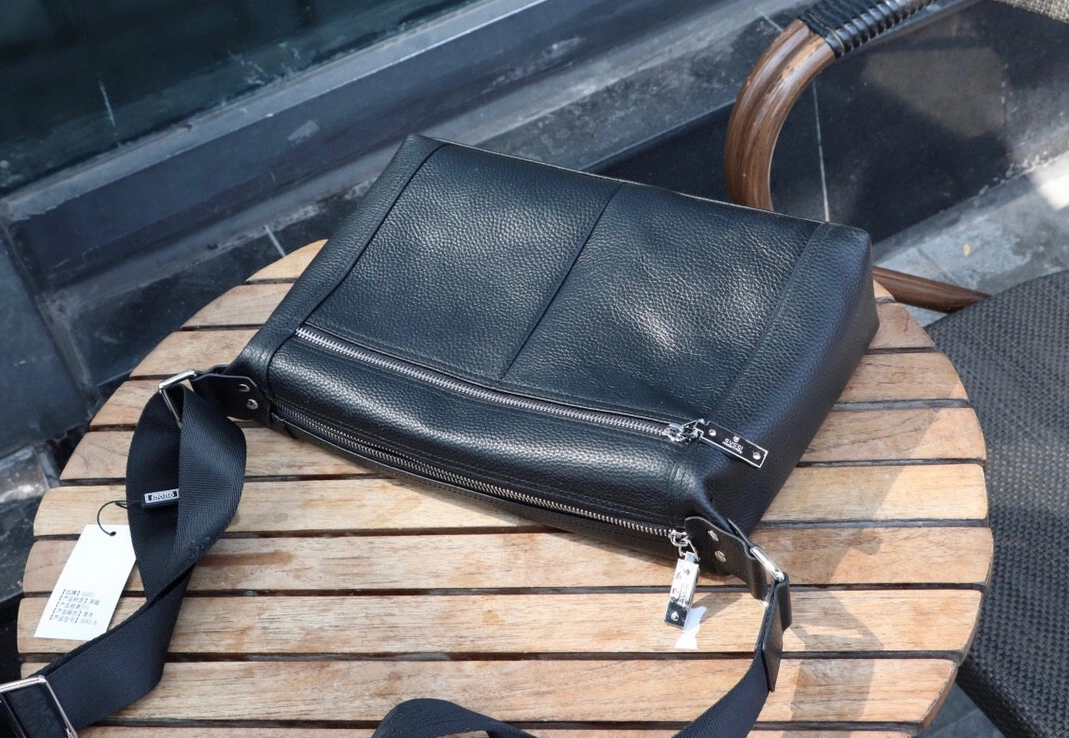 Gucci AAA Man Messenger Bags Cozy 6105