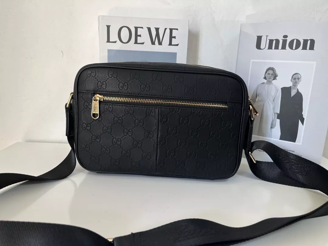 Gucci AAA Man Messenger Bags DailyWear 9051
