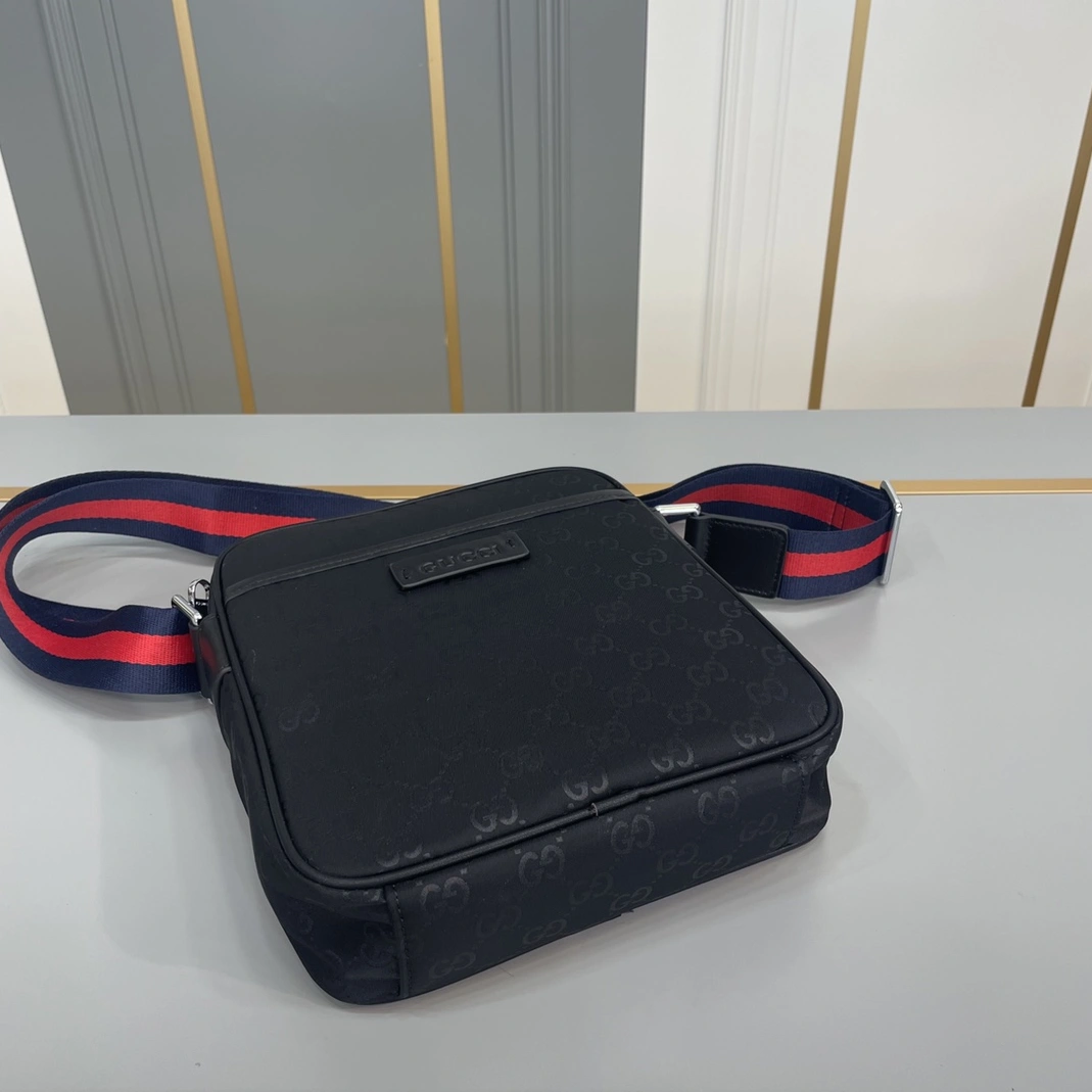 Gucci AAA Man Messenger Bags Efficient 1961