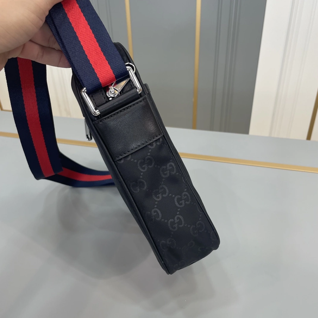 Gucci AAA Man Messenger Bags Efficient 1961