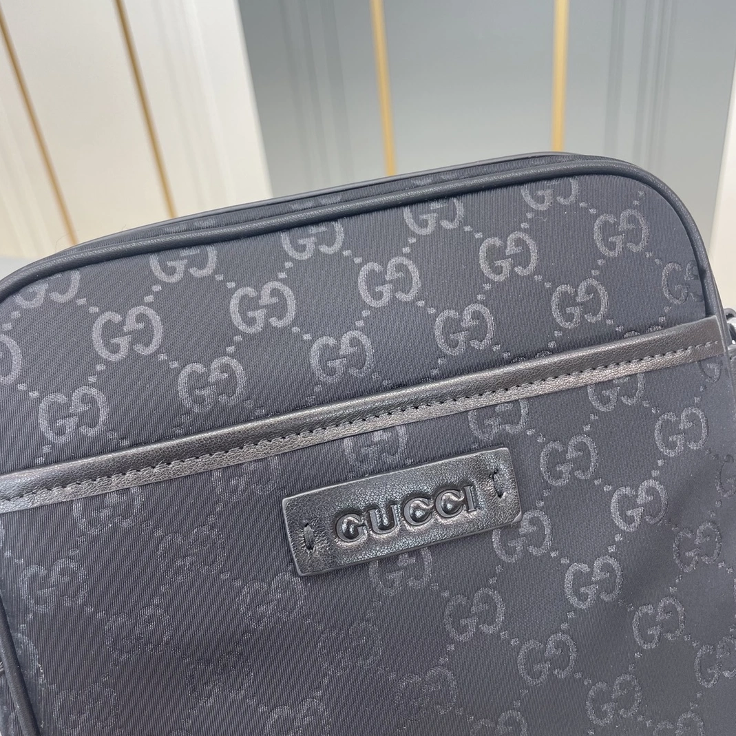 Gucci AAA Man Messenger Bags Efficient 1961