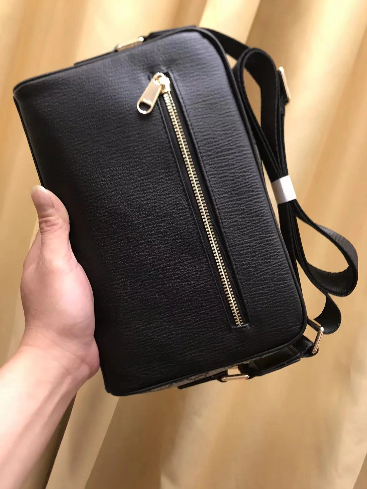 Gucci AAA Man Messenger Bags Elegant 4396