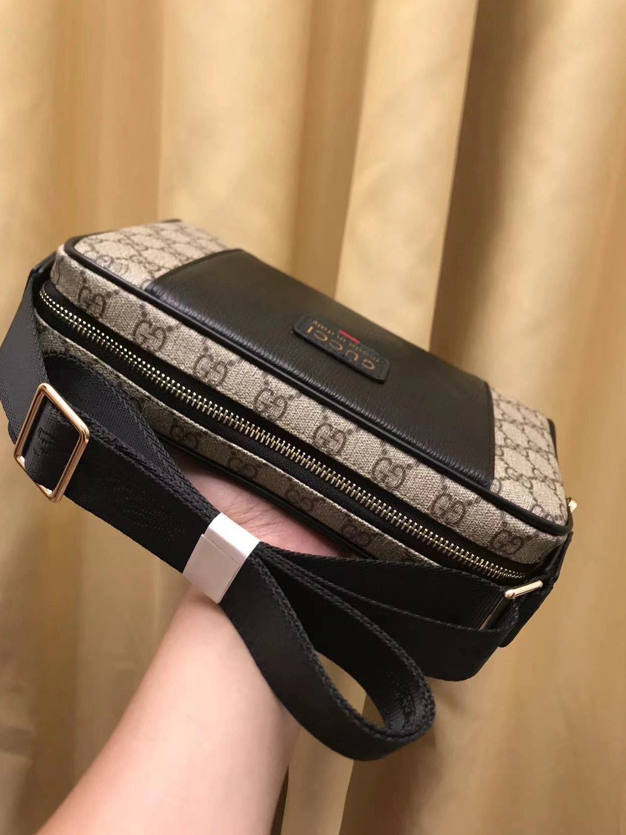 Gucci AAA Man Messenger Bags Elegant 4396