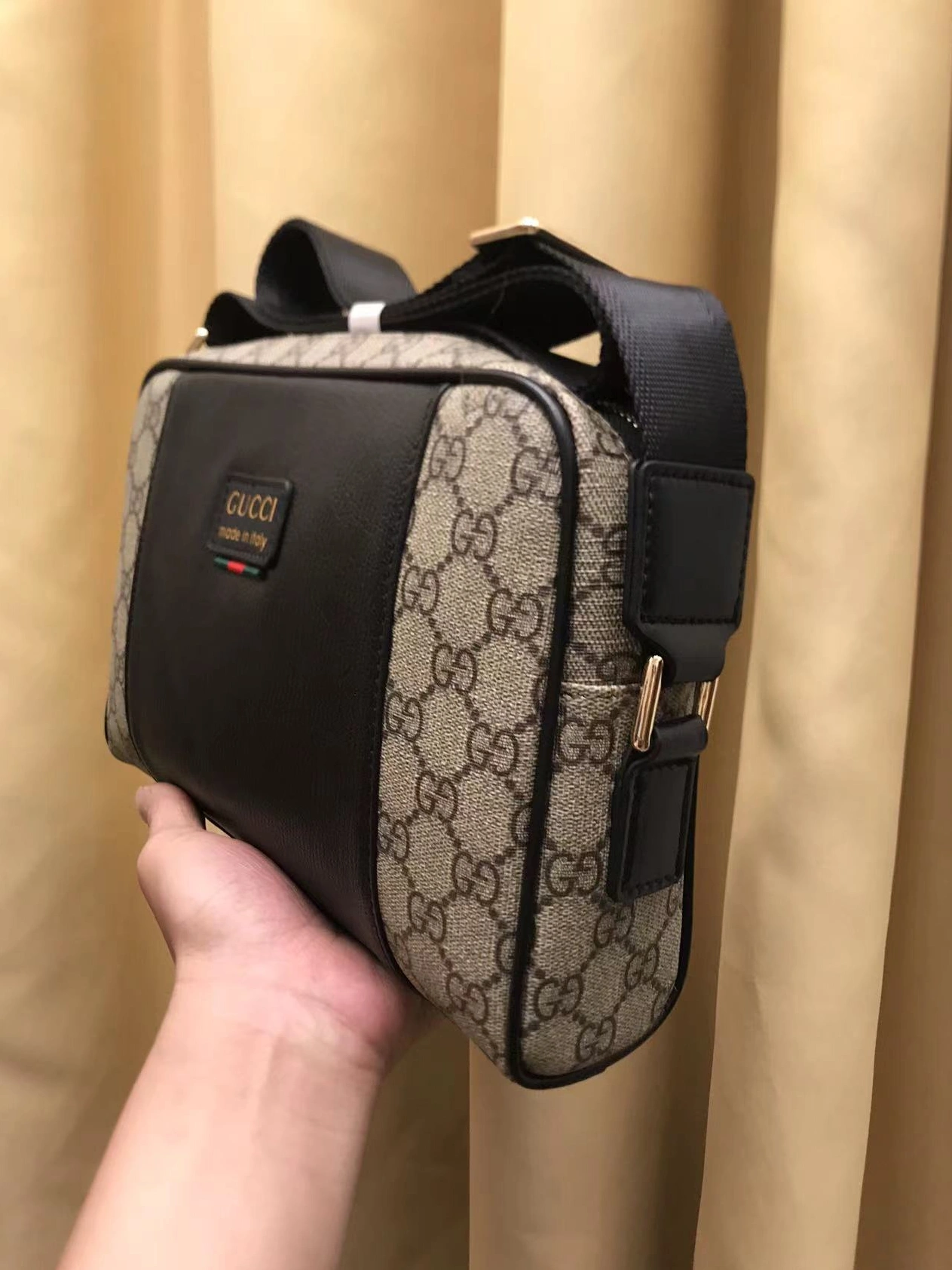 Gucci AAA Man Messenger Bags Elegant 4396