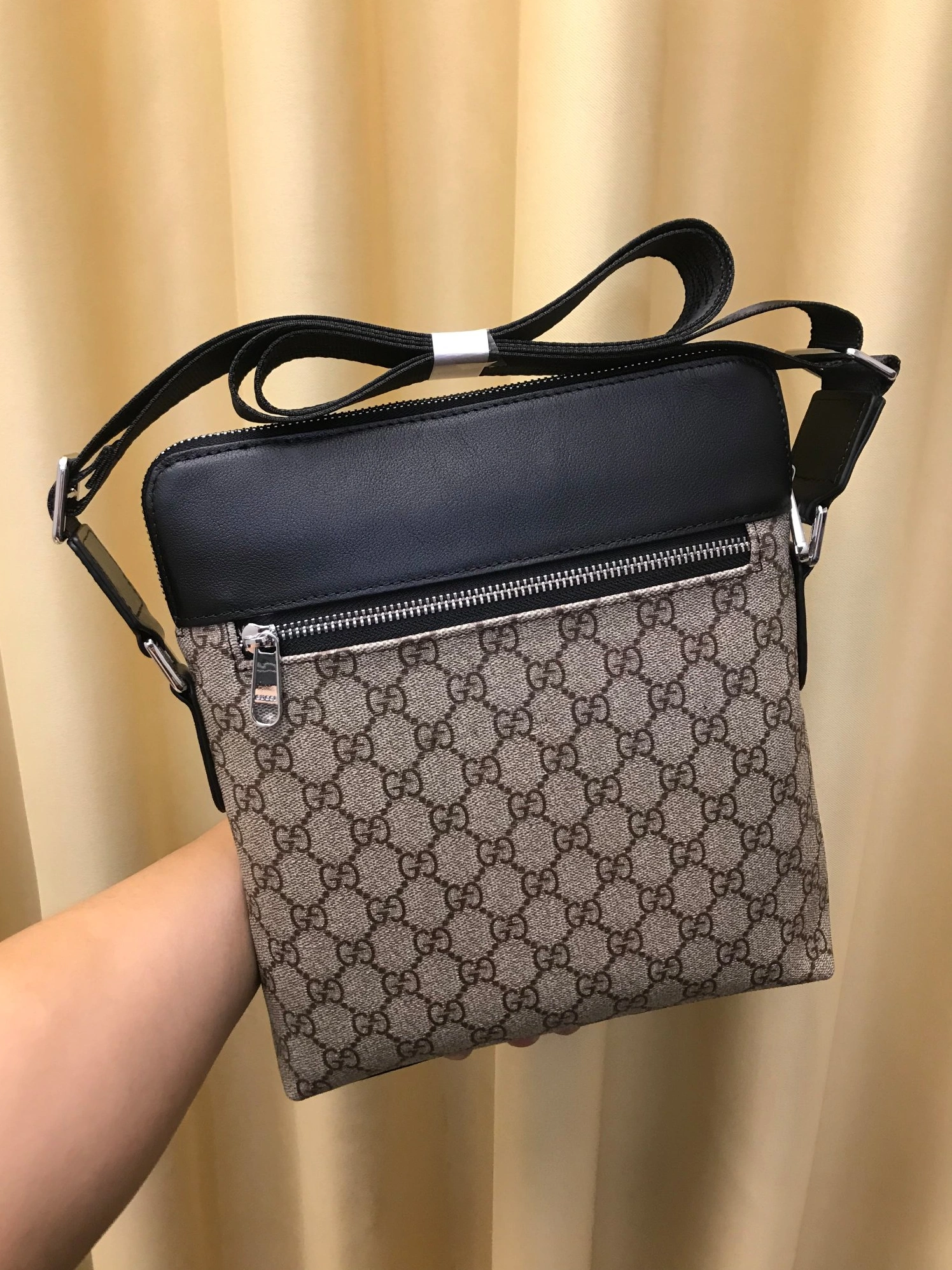 Gucci AAA Man Messenger Bags Fashionable 7136