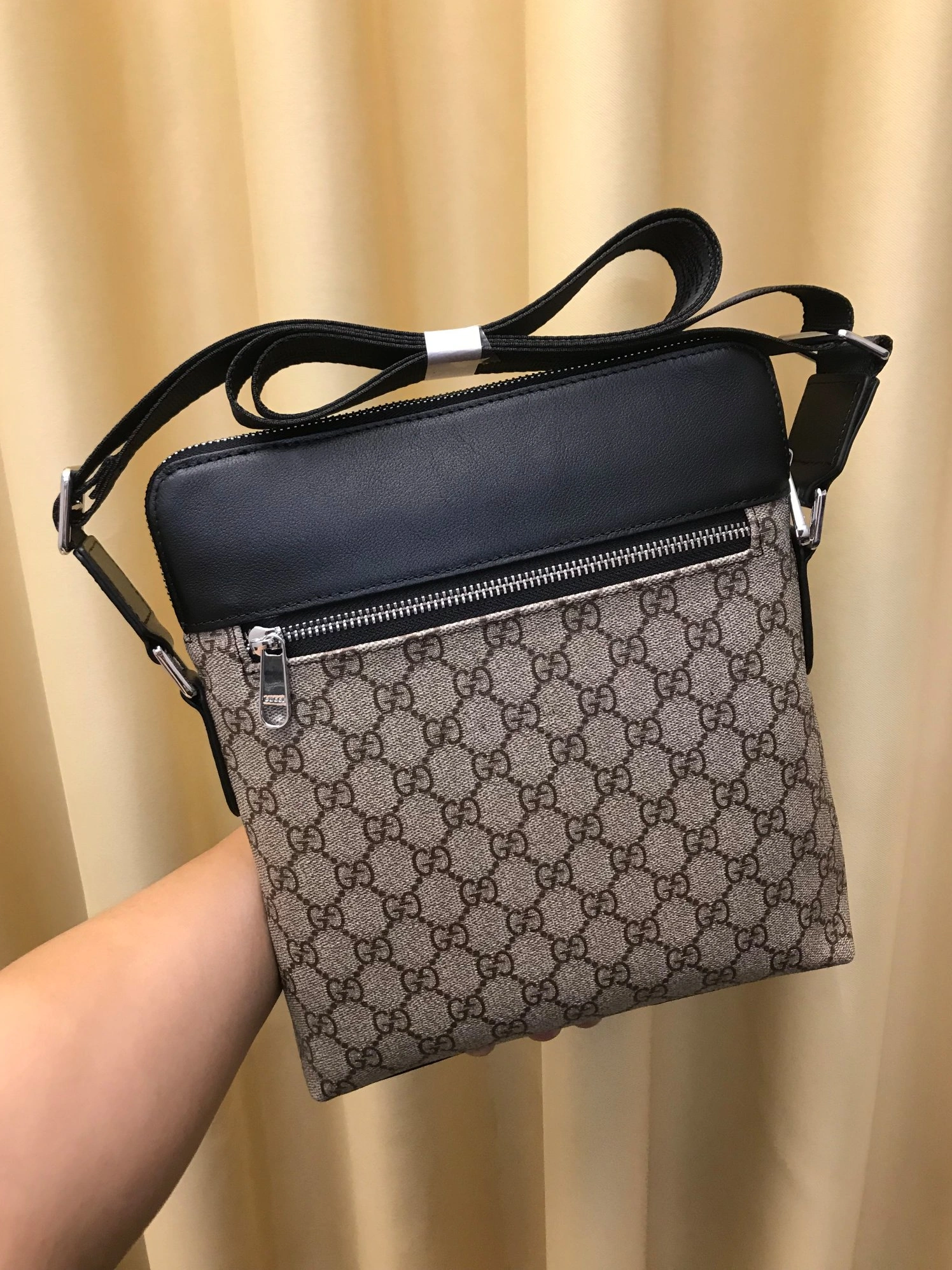 Gucci AAA Man Messenger Bags Fashionable 7136
