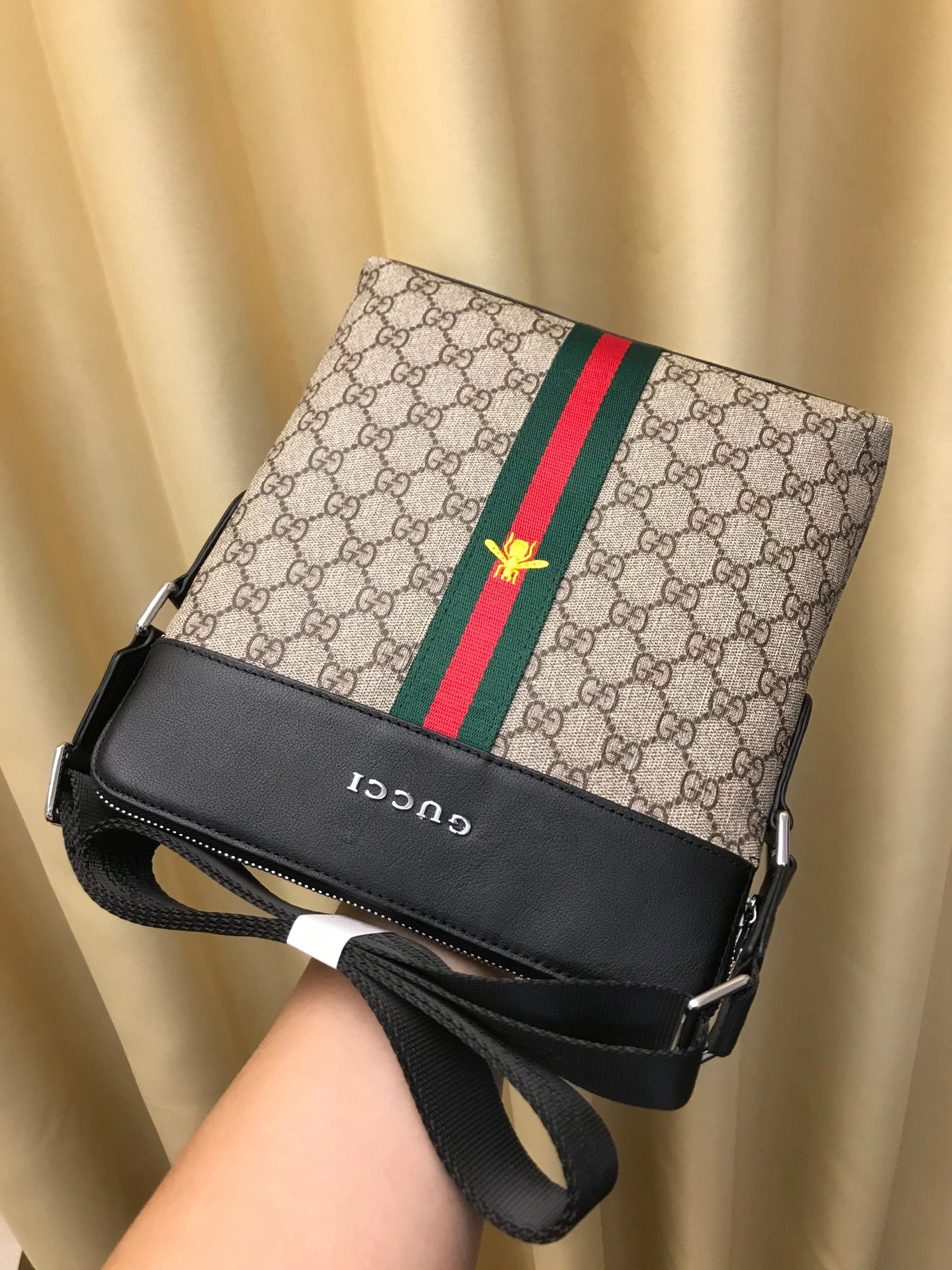 Gucci AAA Man Messenger Bags Fashionable 7136