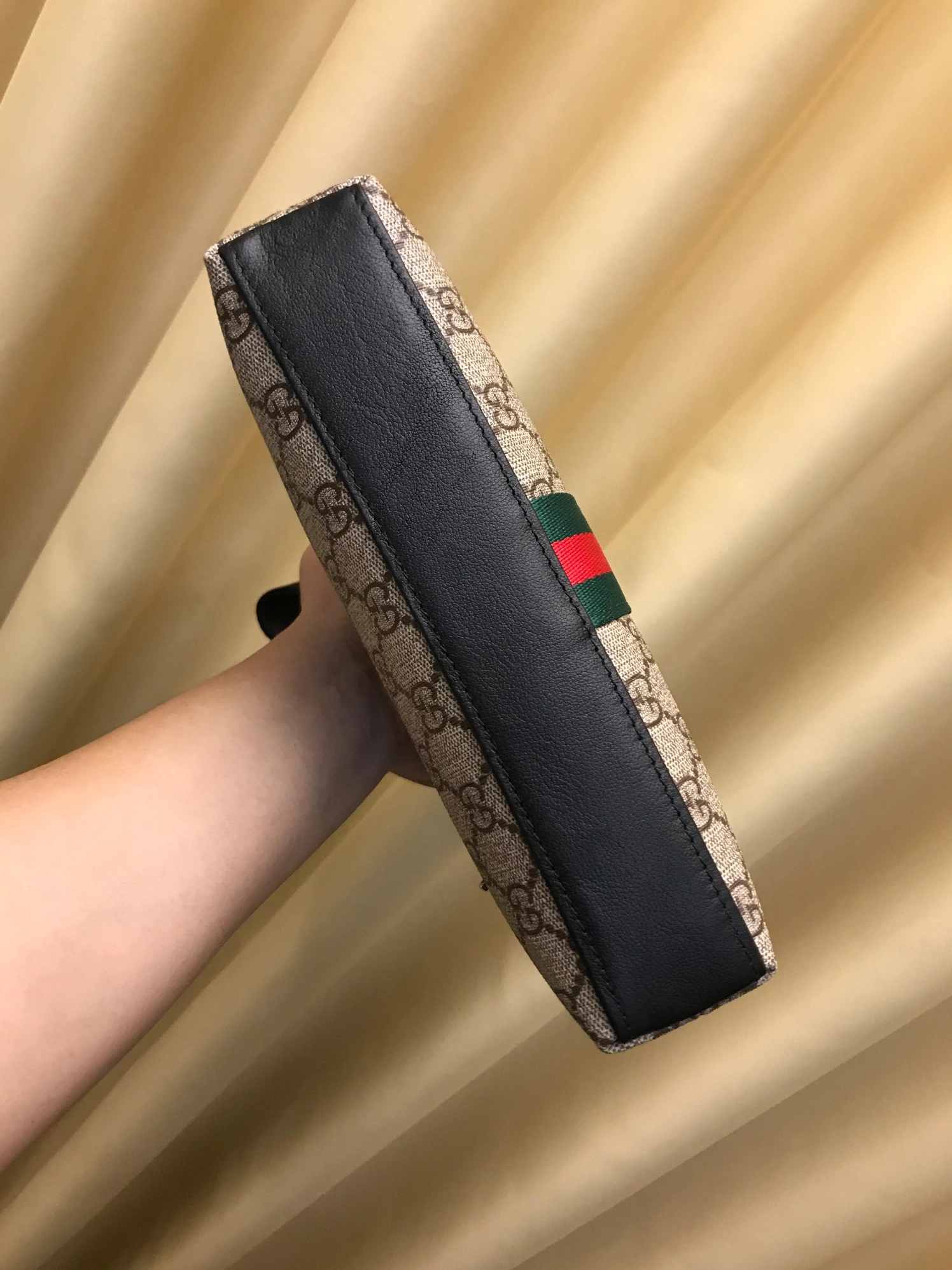 Gucci AAA Man Messenger Bags Fashionable 7136