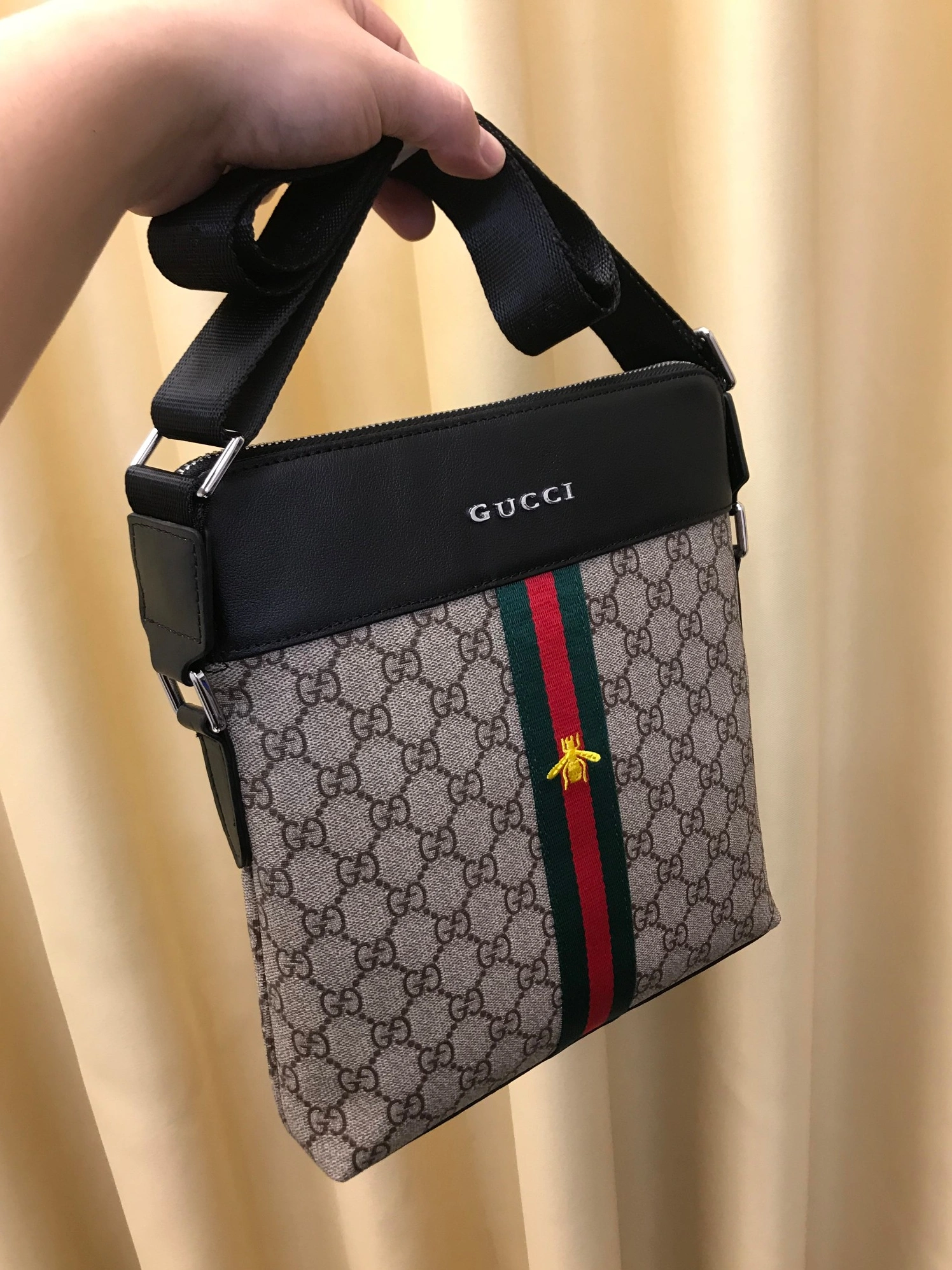 Gucci AAA Man Messenger Bags Fashionable 7136