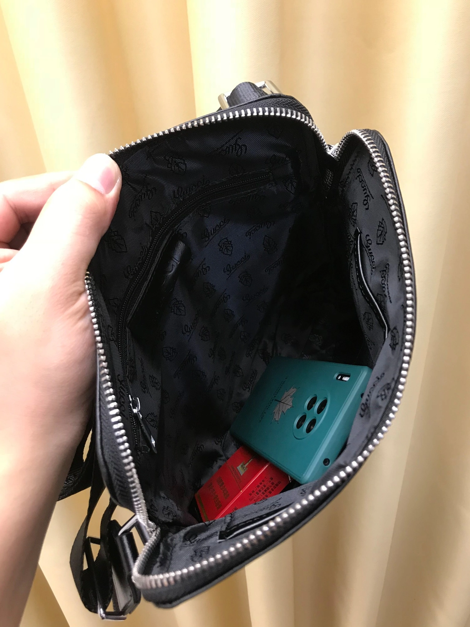 Gucci AAA Man Messenger Bags Fashionable 7136
