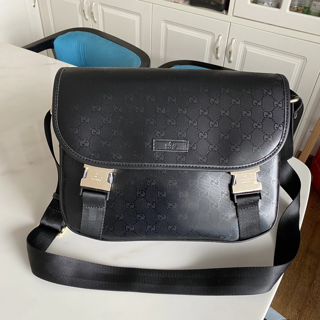 Gucci AAA Man Messenger Bags Flexible 8116