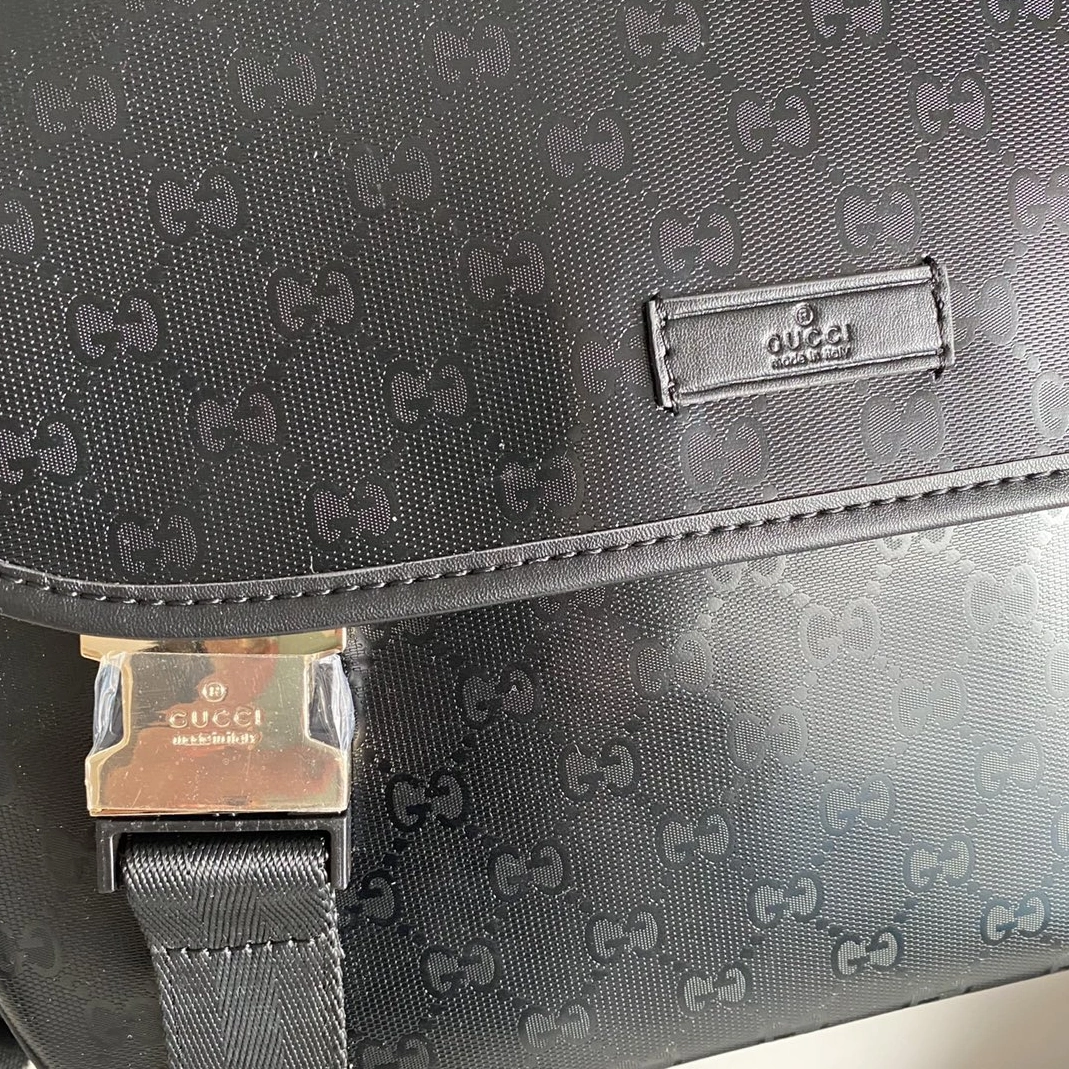 Gucci AAA Man Messenger Bags Flexible 8116
