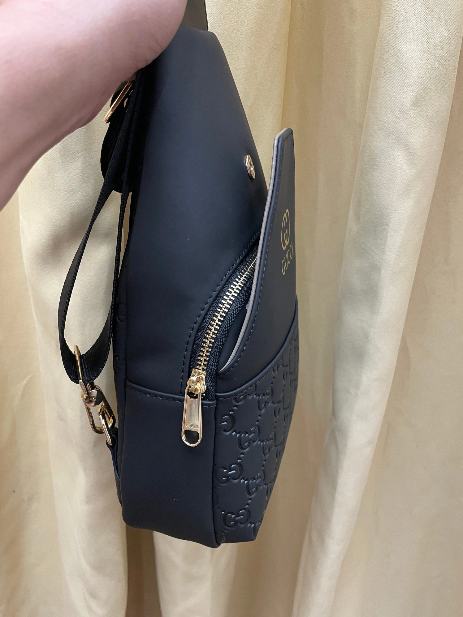 Gucci AAA Man Messenger Bags Functional 1467