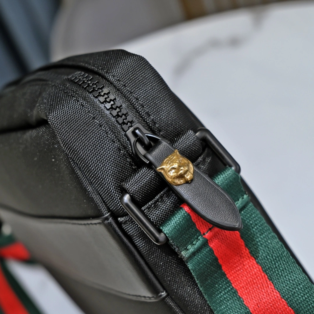 Gucci AAA Man Messenger Bags GoodFit 7977