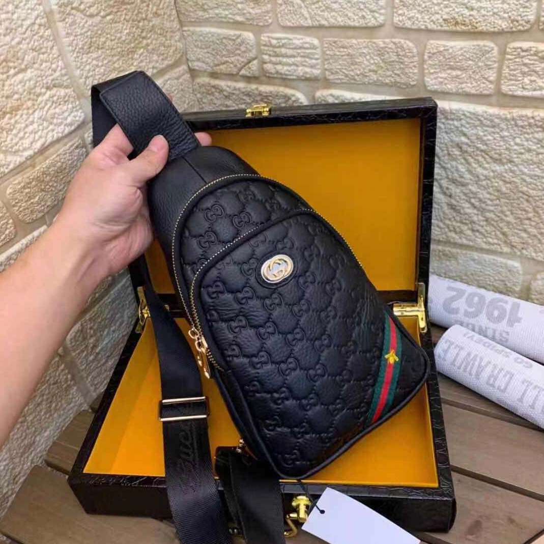Gucci AAA Man Messenger Bags Lightweight 8459