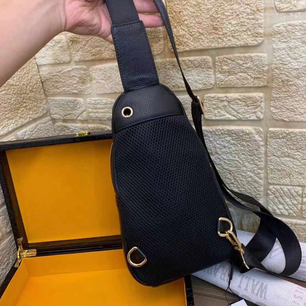 Gucci AAA Man Messenger Bags Lightweight 8459
