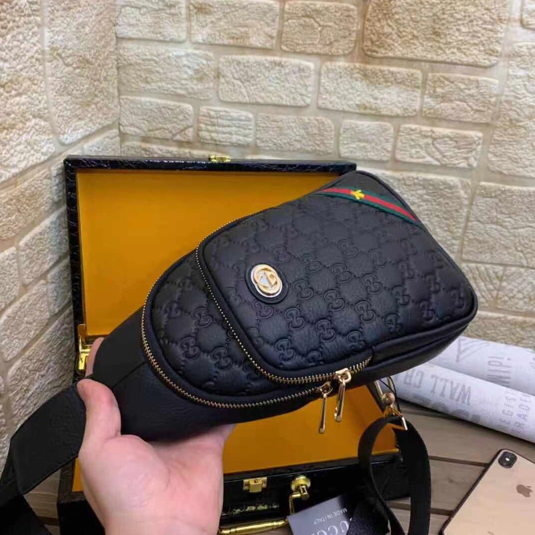 Gucci AAA Man Messenger Bags Lightweight 8459