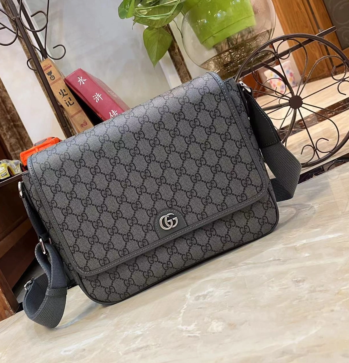 Gucci AAA Man Messenger Bags Minimalist 2233