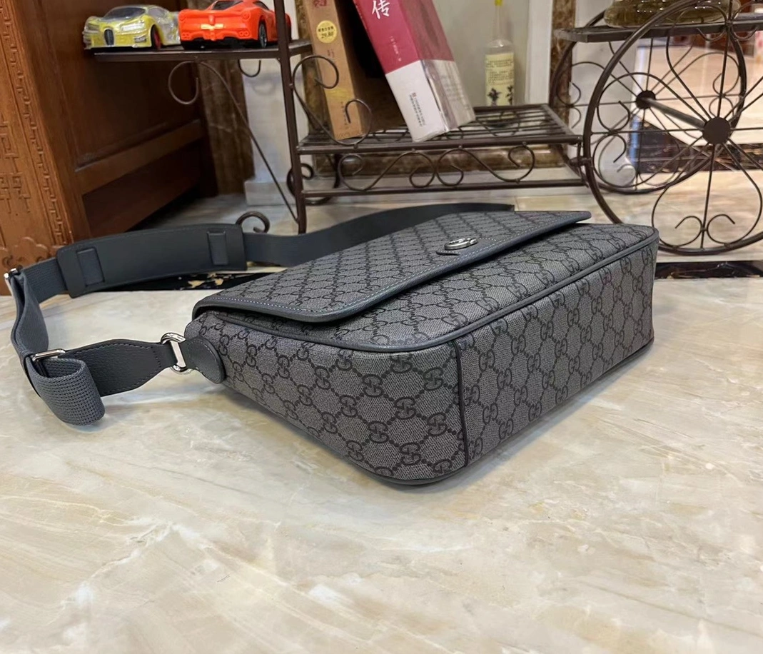 Gucci AAA Man Messenger Bags Minimalist 2233
