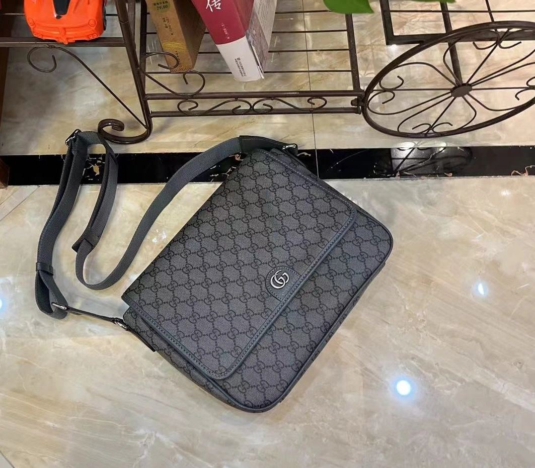 Gucci AAA Man Messenger Bags Minimalist 2233