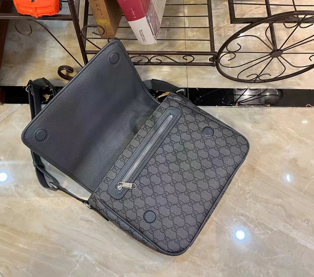 Gucci AAA Man Messenger Bags Minimalist 2233