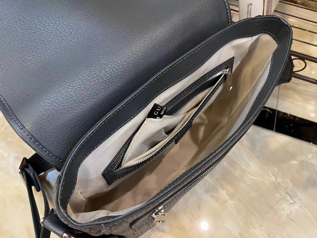 Gucci AAA Man Messenger Bags Minimalist 2233