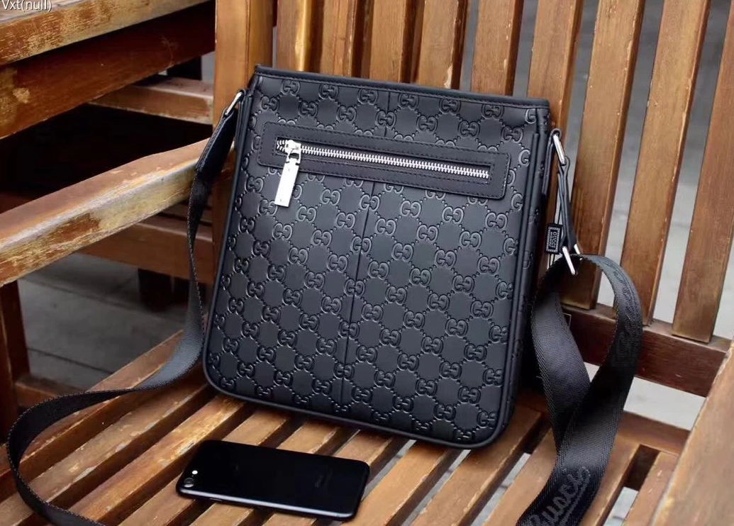 Gucci AAA Man Messenger Bags Minimalist 4389