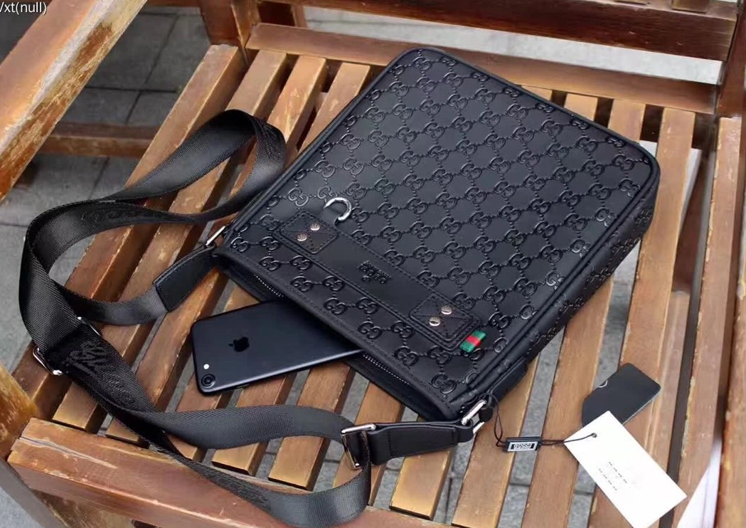 Gucci AAA Man Messenger Bags Minimalist 4389