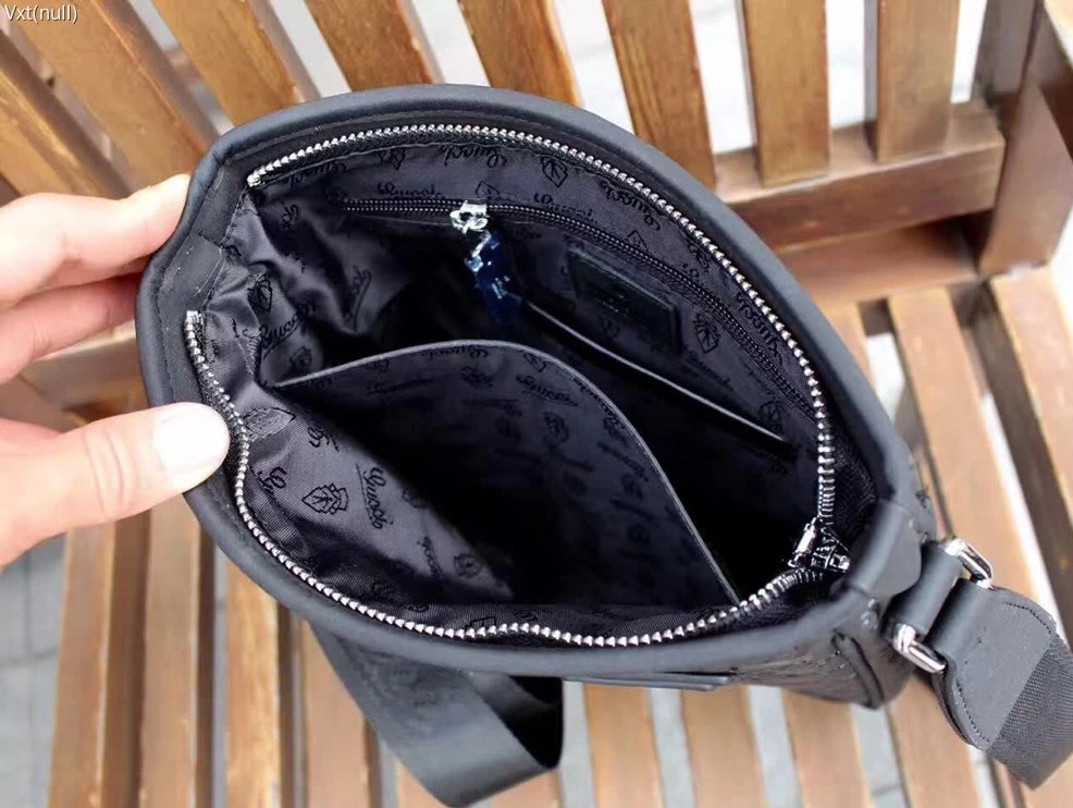 Gucci AAA Man Messenger Bags Minimalist 4389