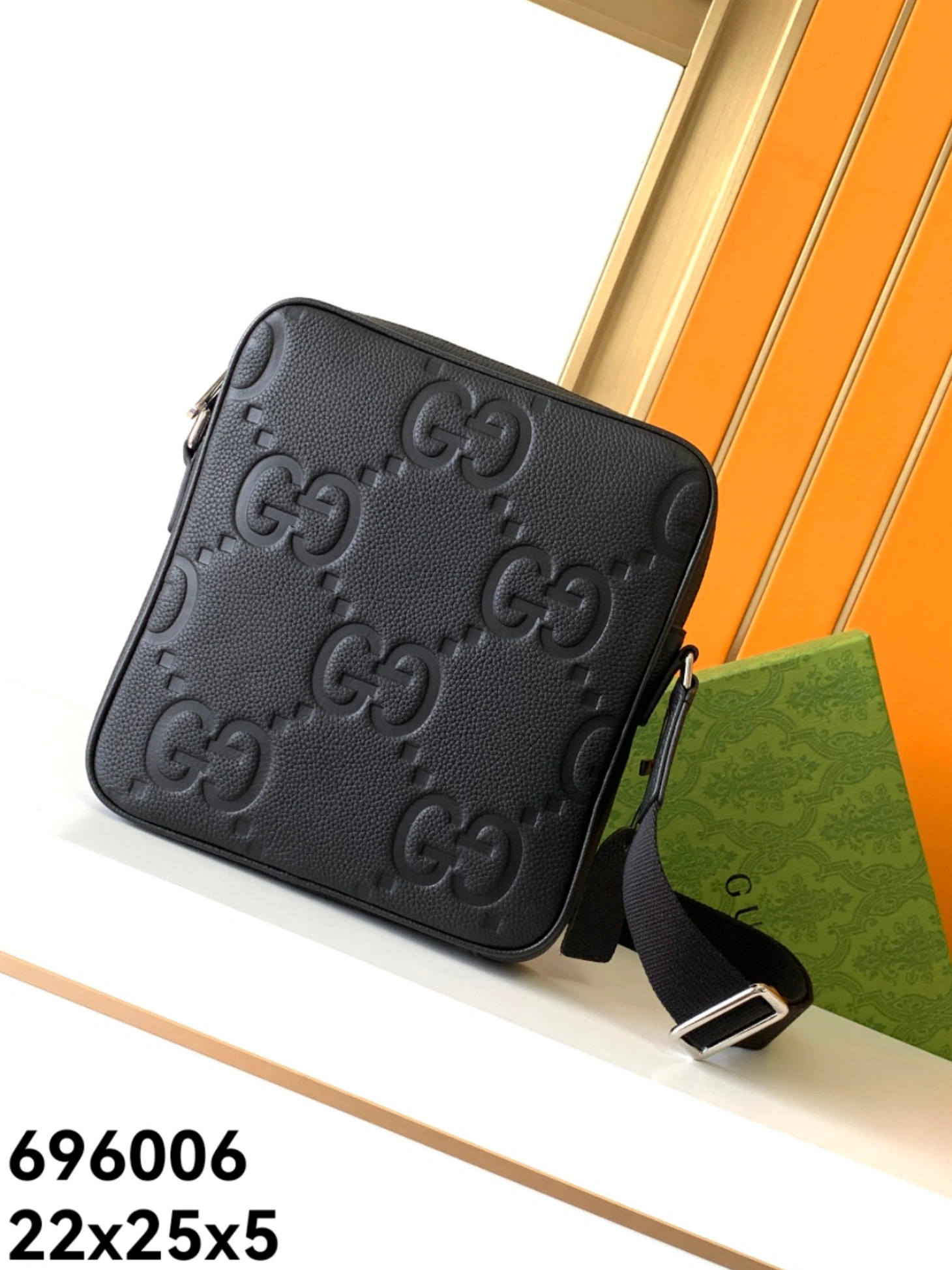 Gucci AAA Man Messenger Bags Minimalist 6968