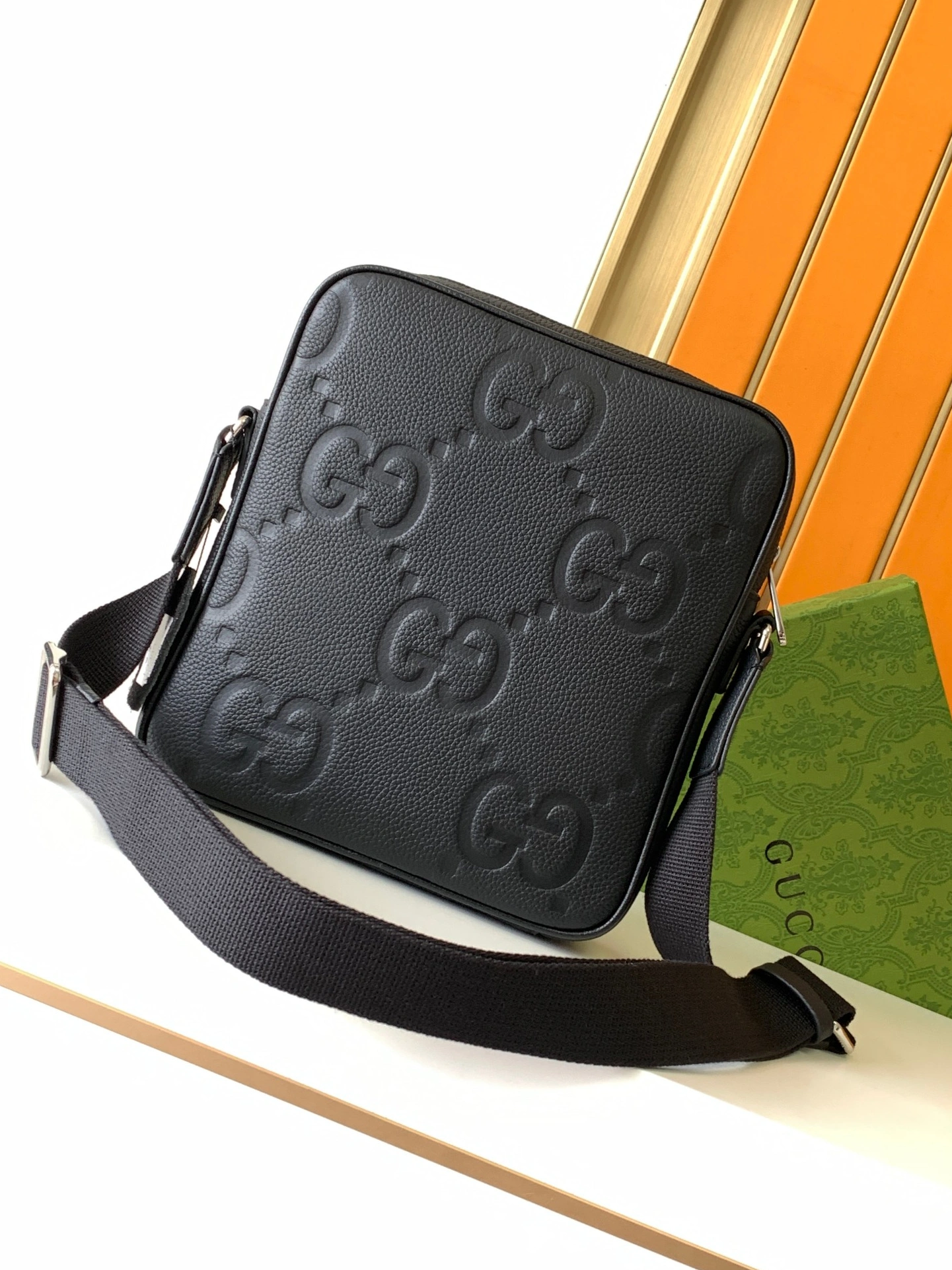 Gucci AAA Man Messenger Bags Minimalist 6968
