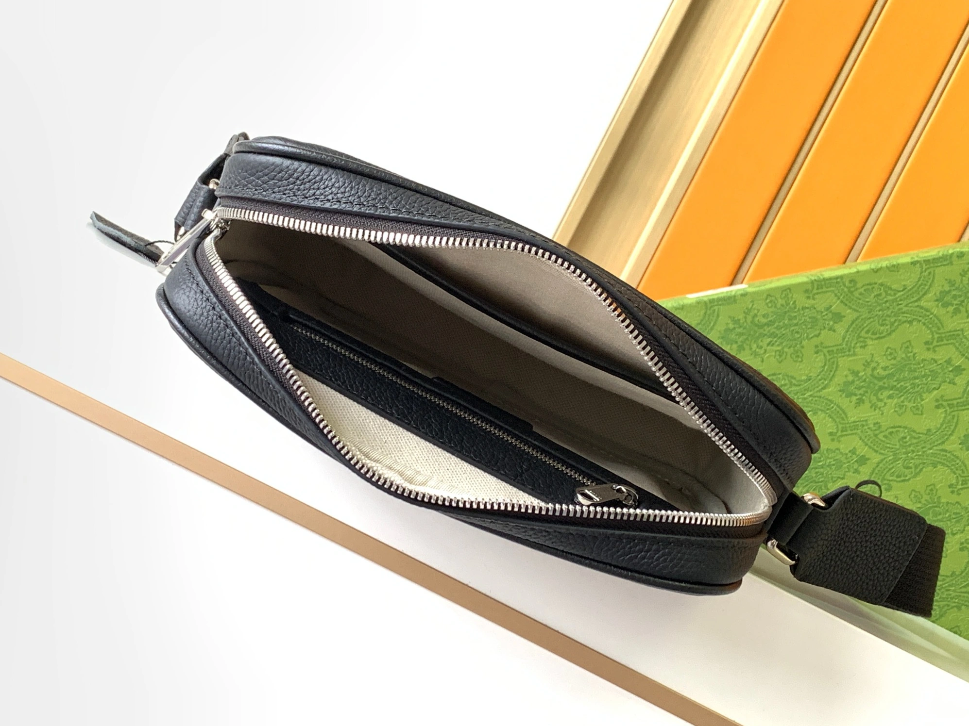 Gucci AAA Man Messenger Bags Minimalist 6968